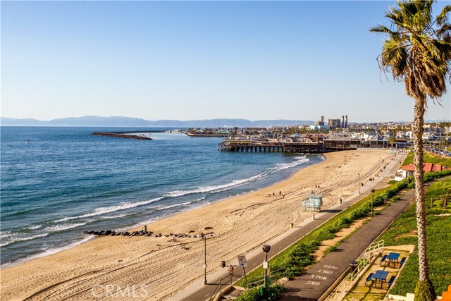 Beautiful ocean views and Redondo Pier Views from the Common area.