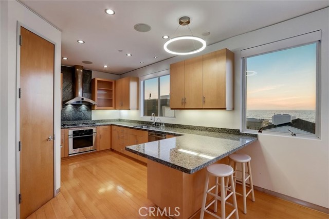 200 38th Street, Manhattan Beach, California 90266, 3 Bedrooms Bedrooms, ,4 BathroomsBathrooms,Residential,Sold,38th,PW21027936
