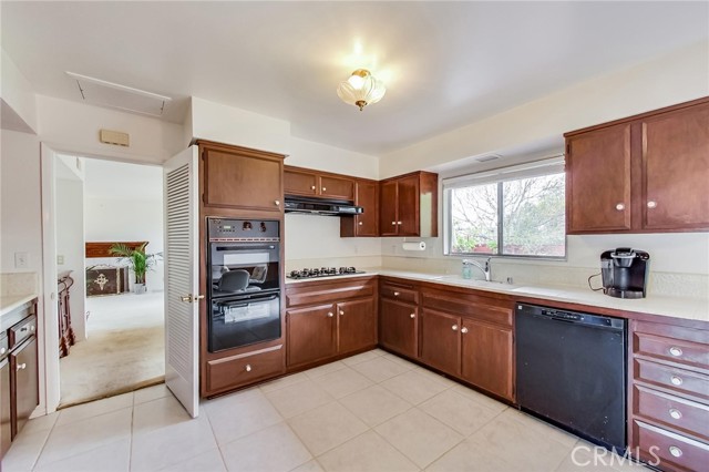 Tiled floor, built-in appliances and plenty of counter space