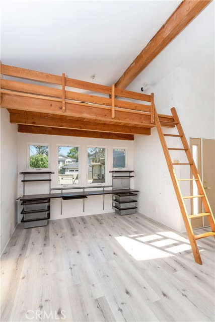 571 33rd Street, Manhattan Beach, California 90266, 2 Bedrooms Bedrooms, ,2 BathroomsBathrooms,Residential,Sold,33rd,SB21059997