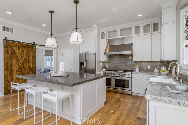 Gourmet cooks will love this kitchen, with over-sized farmhouse apron sink, professional-grade 6 burner gas range plus griddle, dual ovens and all possible amenities.