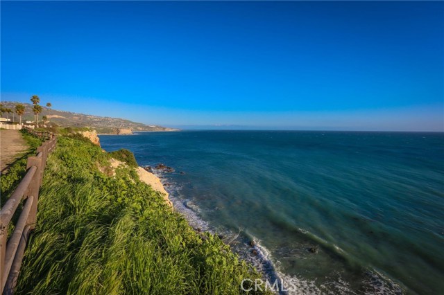 Bluff top walking trail just minutes from the house.