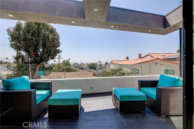 1511 Golden Avenue, Hermosa Beach, California 90254, 5 Bedrooms Bedrooms, ,2 BathroomsBathrooms,Residential,Sold,Golden,SB19224666