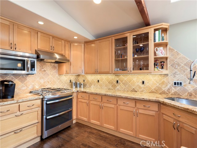 1158 8th Street, Hermosa Beach, California 90254, 3 Bedrooms Bedrooms, ,1 BathroomBathrooms,Residential,Sold,8th,SB20088189