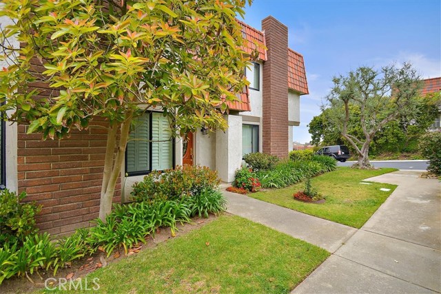 View of walkway to 28135 Ridgecove Court South - end unit and close to guest parking View of walkway to 28135 Ridgecove Court South - end unit and close to guest parking