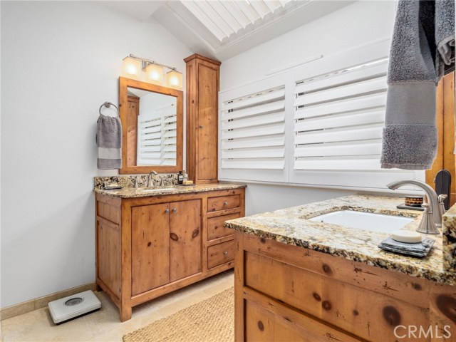 231 Irena Avenue, Redondo Beach, California 90277, 3 Bedrooms Bedrooms, ,1 BathroomBathrooms,Residential,Sold,Irena,SB20087245