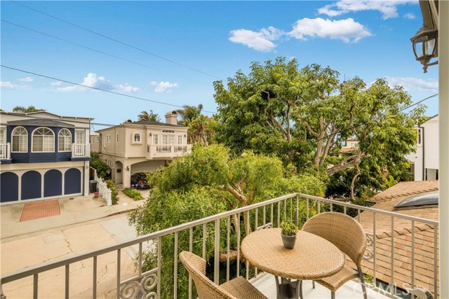 1023 4th Street, Hermosa Beach, California 90254, 3 Bedrooms Bedrooms, ,2 BathroomsBathrooms,Residential,Sold,4th,SB19152573