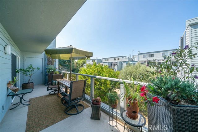 210 The Village, Redondo Beach, California 90277, 2 Bedrooms Bedrooms, ,2 BathroomsBathrooms,Residential,Sold,The Village,SB19226397