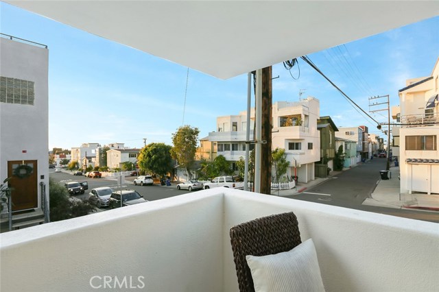 220 4th Street, Hermosa Beach, California 90254, 3 Bedrooms Bedrooms, ,4 BathroomsBathrooms,Residential,Sold,4th,PW18290182