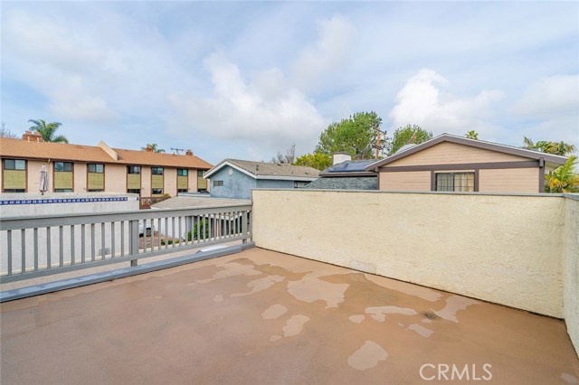 HUGE upstairs deck, perfect for an outdoor couch or a play set for the kids!