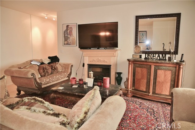 2 Bed Home for Sale in Culver City, California