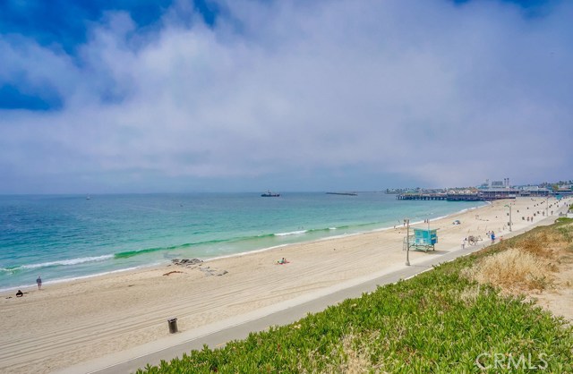 531 Esplanade, Redondo Beach, California 90277, 2 Bedrooms Bedrooms, ,1 BathroomBathrooms,Residential,Sold,Esplanade,SB20111516