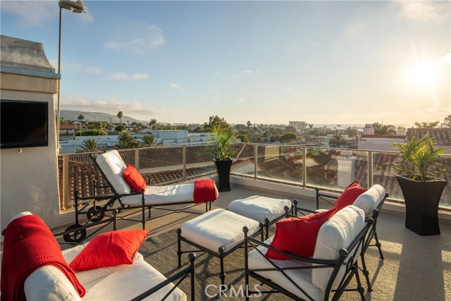 233 Helberta Avenue, Redondo Beach, California 90277, 4 Bedrooms Bedrooms, ,2 BathroomsBathrooms,Residential,Sold,Helberta,SB19225770