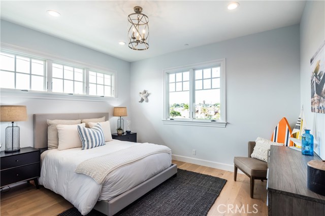 1900 Lynngrove Drive, Manhattan Beach, California 90266, 5 Bedrooms Bedrooms, ,2 BathroomsBathrooms,Residential,Sold,Lynngrove,SB19050815