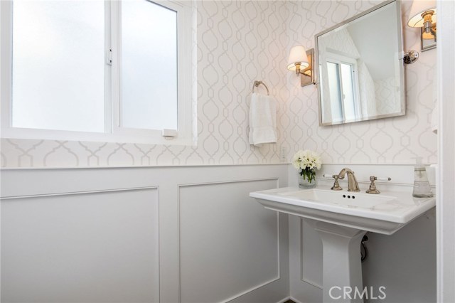 712 Irena Avenue, Redondo Beach, California 90277, 3 Bedrooms Bedrooms, ,1 BathroomBathrooms,Residential,Sold,Irena,SB20172033