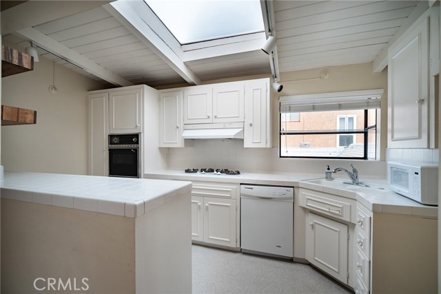 531 13th Street, Manhattan Beach, California 90266, 4 Bedrooms Bedrooms, ,2 BathroomsBathrooms,Residential,Sold,13th,SB20116052