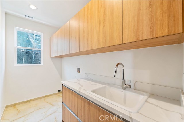 1914 Marshallfield Lane, Redondo Beach, California 90278, 4 Bedrooms Bedrooms, ,3 BathroomsBathrooms,Residential,Sold,Marshallfield,SB20122923