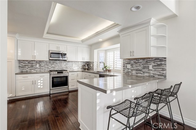 111 Guadalupe Avenue, Redondo Beach, California 90277, 4 Bedrooms Bedrooms, ,3 BathroomsBathrooms,Residential,Sold,Guadalupe,SB20243736