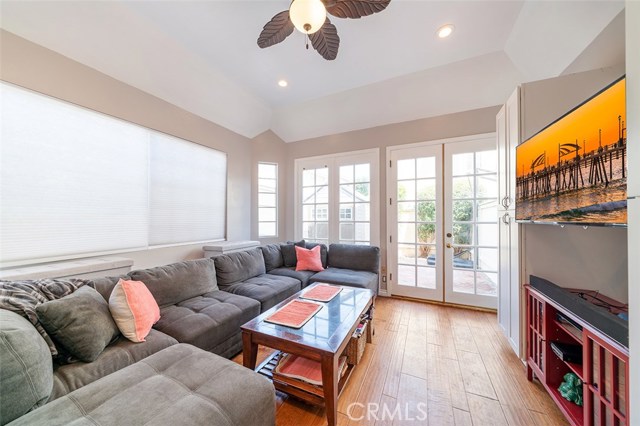 1913 Farrell Avenue, Redondo Beach, California 90278, 4 Bedrooms Bedrooms, ,3 BathroomsBathrooms,Residential,Sold,Farrell,SB18198460