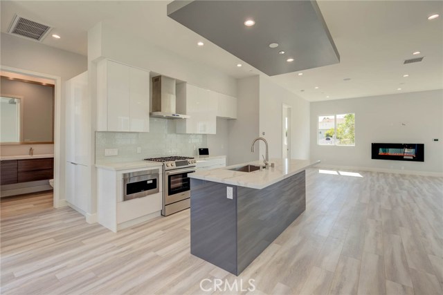 2203 Perkins Lane, Redondo Beach, California 90278, 3 Bedrooms Bedrooms, ,2 BathroomsBathrooms,Residential,Sold,Perkins,PV19112271