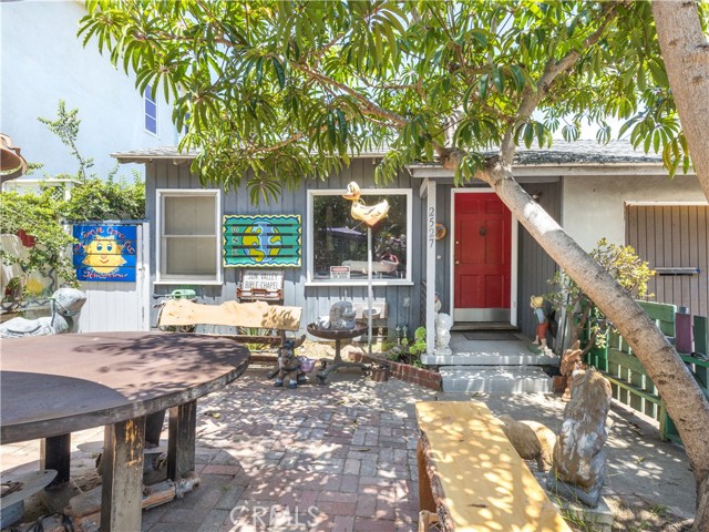 2527 Valley Drive, Manhattan Beach, California 90266, 2 Bedrooms Bedrooms, ,1 BathroomBathrooms,Residential,Sold,Valley,SB21125381