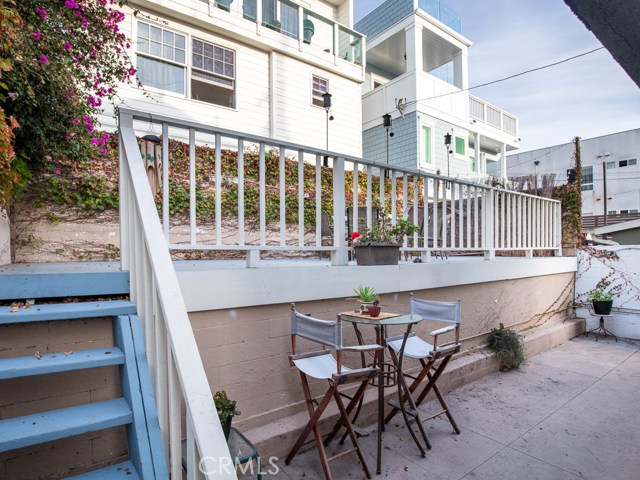 224 Bayview, Hermosa Beach, California 90254, 3 Bedrooms Bedrooms, ,1 BathroomBathrooms,Residential,Sold,Bayview,SB17267078