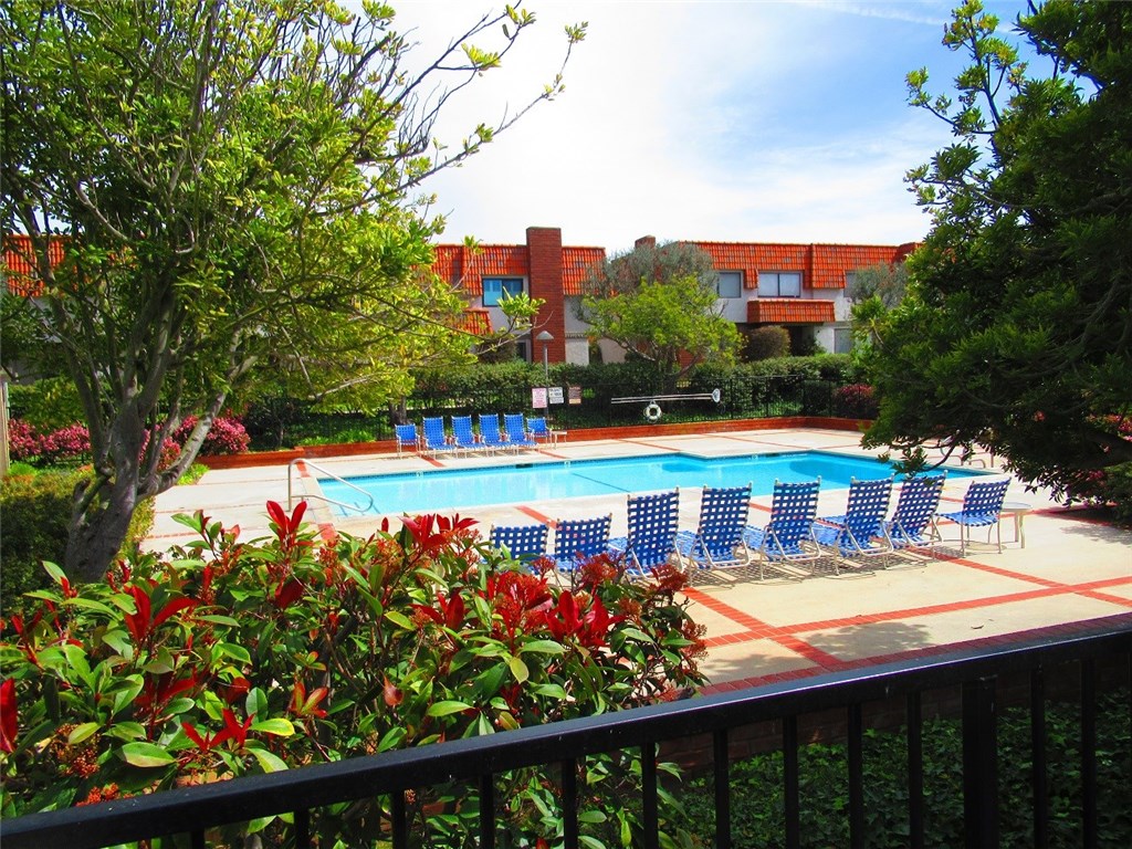 POOL AT END OF N. RIDGECOVE COURT