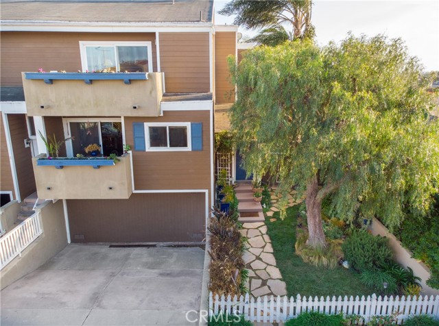 Great front yard - wraps around to back.