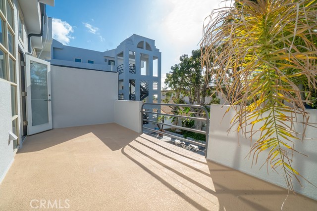 723 3rd Street, Hermosa Beach, California 90254, 2 Bedrooms Bedrooms, ,3 BathroomsBathrooms,Residential,Sold,3rd,SB19147178