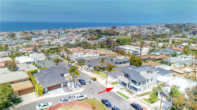 633 30th Street, Hermosa Beach, California 90254, 5 Bedrooms Bedrooms, ,7 BathroomsBathrooms,Residential,Sold,30th,SB18100924