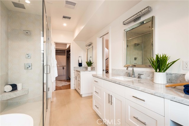 653 13th Street, Manhattan Beach, California 90266, 4 Bedrooms Bedrooms, ,2 BathroomsBathrooms,Residential,Sold,13th,SB19011414