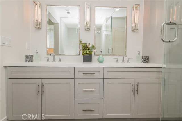 1920 Pacific Coast Highway, Redondo Beach, California 90277, 3 Bedrooms Bedrooms, ,3 BathroomsBathrooms,Residential,Sold,Pacific Coast Highway,OC20193755