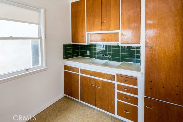 Kitchen sink area