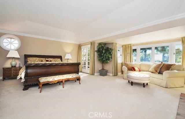 Spacious Master Bedroom with Retreat Area