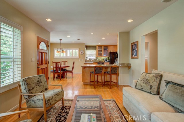 590 33rd Street, Manhattan Beach, California 90266, 3 Bedrooms Bedrooms, ,2 BathroomsBathrooms,Residential,Sold,33rd,SB19174873