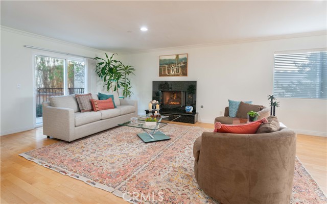 Living Room - access to backyard