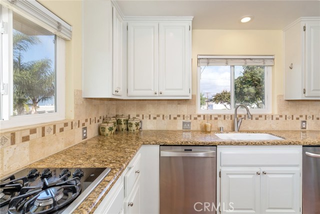 727 Lucia Avenue, Redondo Beach, California 90277, 3 Bedrooms Bedrooms, ,2 BathroomsBathrooms,Residential,Sold,Lucia,SB17222950