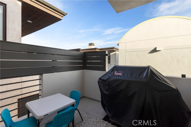 316 26th Street, Hermosa Beach, California 90254, 4 Bedrooms Bedrooms, ,2 BathroomsBathrooms,Residential,Sold,26th,SB21076670