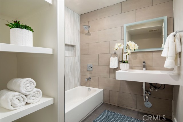 308 Francisca Avenue, Redondo Beach, California 90277, 4 Bedrooms Bedrooms, ,3 BathroomsBathrooms,Residential,Sold,Francisca,SB19268645