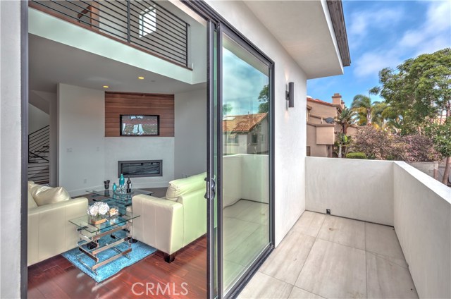 521 Gertruda, Redondo Beach, California 90277, 3 Bedrooms Bedrooms, ,4 BathroomsBathrooms,Residential,Sold,Gertruda,PV17183472