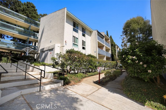 605 Prospect Avenue, Redondo Beach, California 90277, 2 Bedrooms Bedrooms, ,2 BathroomsBathrooms,Residential,Sold,Prospect,SB18234011