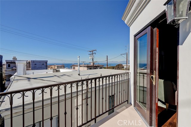 Entertain or dine al fresco with family and friends on this top floor private balcony.