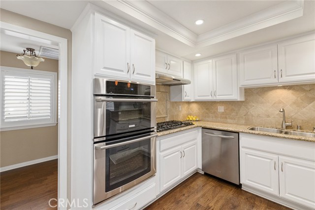 Oven, convection and microwave.  5 burner stove top.