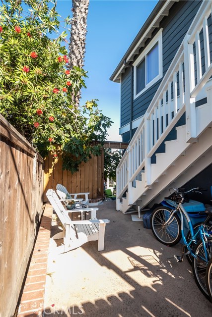 628 35th Street, Manhattan Beach, California 90266, 4 Bedrooms Bedrooms, ,2 BathroomsBathrooms,Residential,Sold,35th,SB19257457