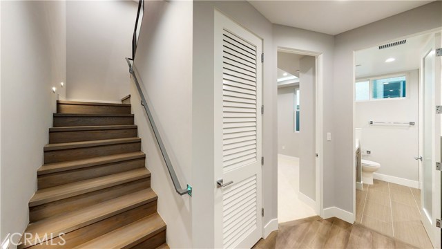 STAIRCASE TO 2ND LEVEL AND FULL BATH, 1ST LEVEL
