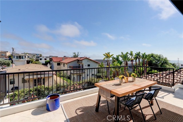 608 15th Street, Manhattan Beach, California 90266, 5 Bedrooms Bedrooms, ,5 BathroomsBathrooms,Residential,Sold,15th,SB20179593