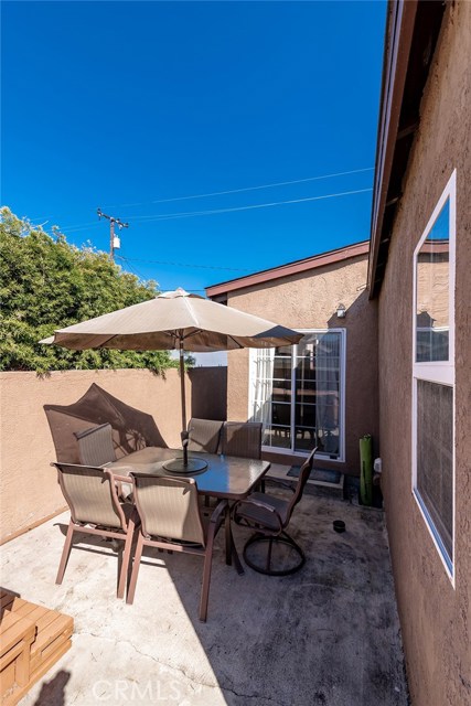 2111 Blossom Lane, Redondo Beach, California 90278, 2 Bedrooms Bedrooms, ,Residential,Sold,Blossom,SB19056683