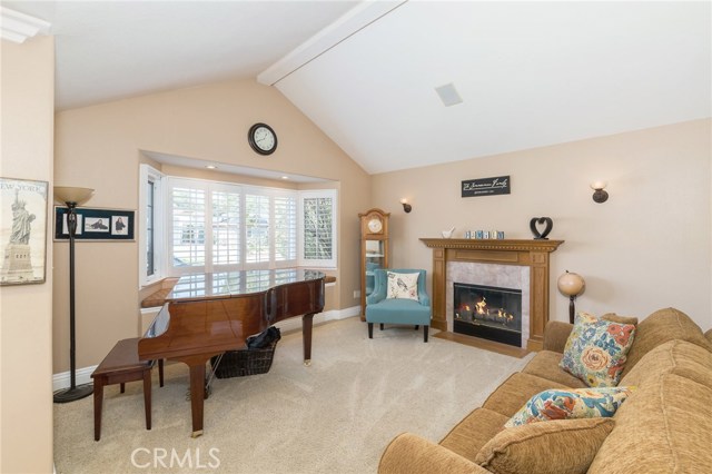 Family Room w/ Gas Fireplace, Wall Sconces, Vaulted Ceiling, Sound Speakers & ...... Family Room w/ Gas Fireplace, Wall Sconces, Vaulted Ceiling, Sound Speakers & ......