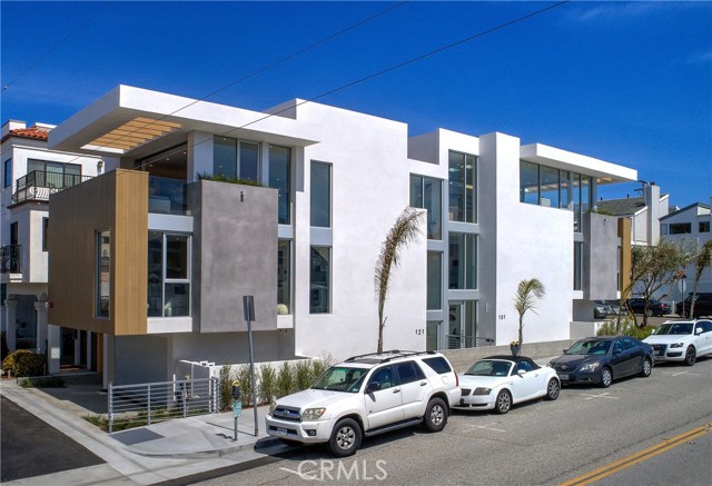 131 2nd Street, Hermosa Beach, California 90254, 4 Bedrooms Bedrooms, ,4 BathroomsBathrooms,Residential,Sold,2nd,SB19073645