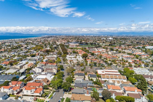 202 Helberta Avenue, Redondo Beach, California 90277, 3 Bedrooms Bedrooms, ,2 BathroomsBathrooms,Residential,Sold,Helberta,SB20063398